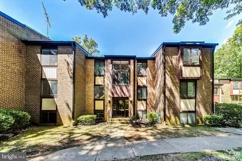 9743 Kings Crown Ct #001, Fairfax, VA 22031