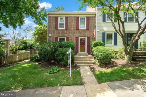 2438 Windbreak Dr, Alexandria, VA 22306
