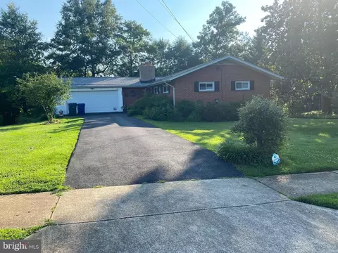 5730 Clarence Ave, Alexandria, VA 22311