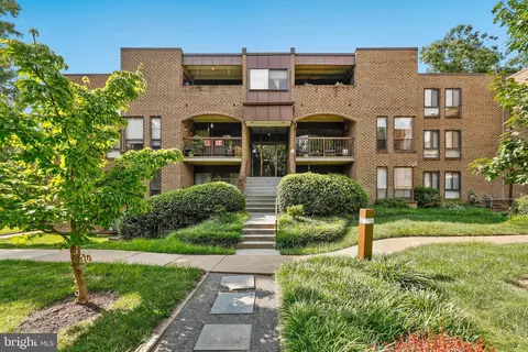 11212 Chestnut Grove Sq #316, Reston, VA 20190