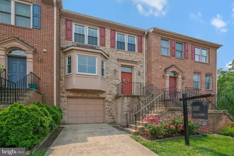 6223 Squires Hill Dr, Falls Church, VA 22044