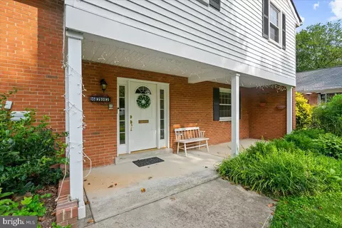 6702 Deland Ct, Springfield, VA 22152 photo 4