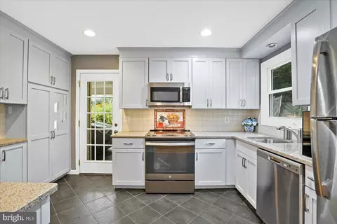 6702 Deland Ct, Springfield, VA 22152 photo 14