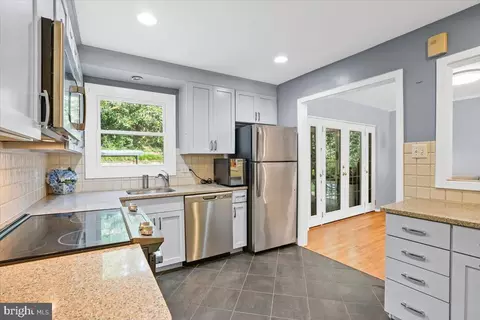 6702 Deland Ct, Springfield, VA 22152 photo 12