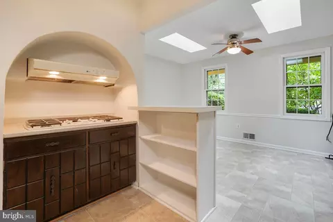 2520 Farrier Ln, Reston, VA 20191 photo 14