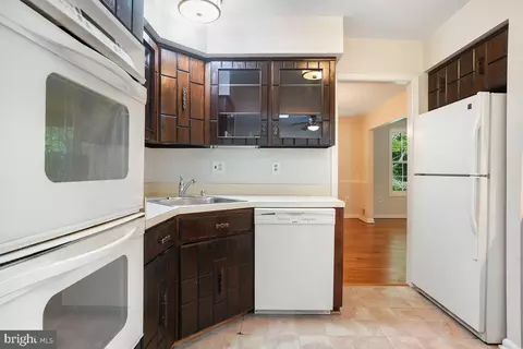 2520 Farrier Ln, Reston, VA 20191 photo 9