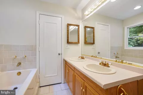 2520 Farrier Ln, Reston, VA 20191 photo 34