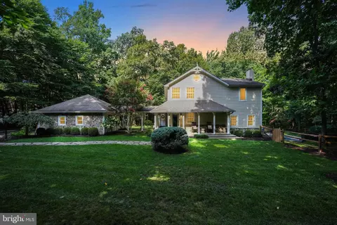 328 Canterwood Ln, Great Falls, VA 22066