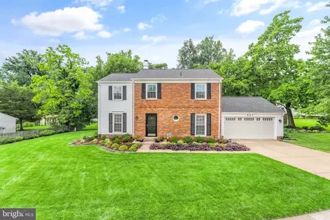 523 Fillmore St, Herndon, VA 20170