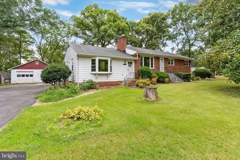 7017 Forest View Dr, Springfield, VA 22150