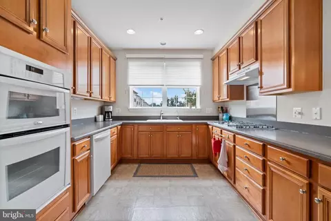 12404 B Liberty Bridge Rd, Fairfax, VA 22033