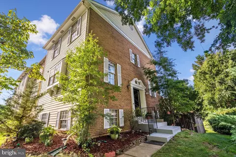 2700 Sherwood Hall Ln, Alexandria, VA 22306