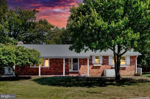 6621 Hulvey Ter, Alexandria, VA 22306