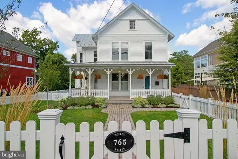 765 Monroe St, Herndon, VA 20170