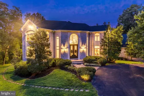 1139 Towlston Rd, Mclean, VA 22102 photo 2