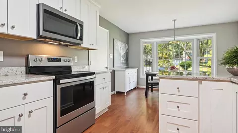 6003 Natick Ct, Burke, VA 22015 photo 3