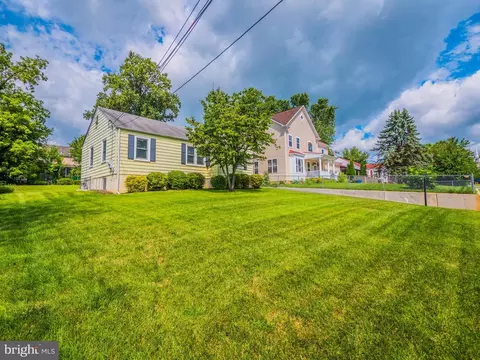 2950 Strathmeade St, Falls Church, VA 22042