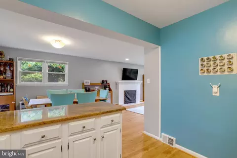 7423 Dickenson St, Springfield, VA 22150 photo 10