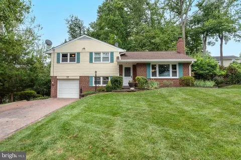 7423 Dickenson St, Springfield, VA 22150