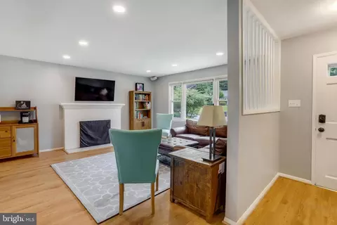 7423 Dickenson St, Springfield, VA 22150 photo 2