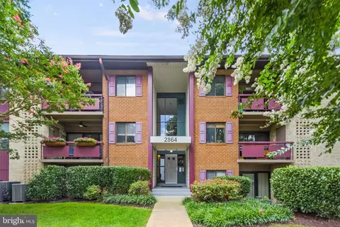 2864 Dover Ln #203, Falls Church, VA 22042