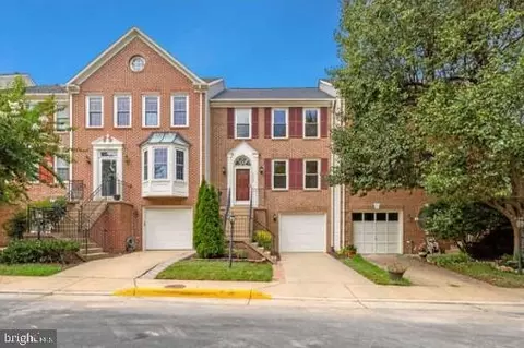 7402 Heatherfield Ln, Alexandria, VA 22315