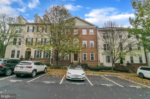 1573 Northern Neck Dr #150, Vienna, VA 22182