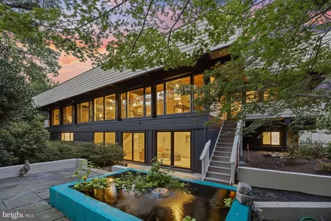 7828 Southdown Rd, Alexandria, VA 22308