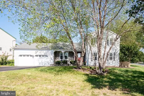 15200 Bicentennial Ct, Chantilly, VA 20151