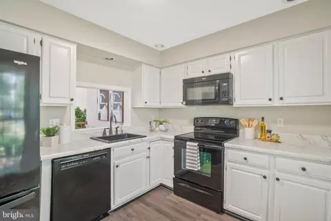 8108 Clifforest Dr, Springfield, VA 22153 photo 9