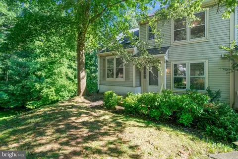 8108 Clifforest Dr, Springfield, VA 22153 photo 2