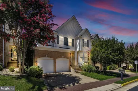 8926 Mayhew Ct, Lorton, VA 22079