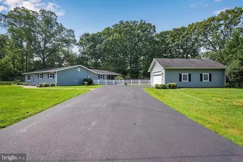 7623 Wiley Dr, Lorton, VA 22079