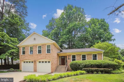 2060 Kedge Dr, Vienna, VA 22181
