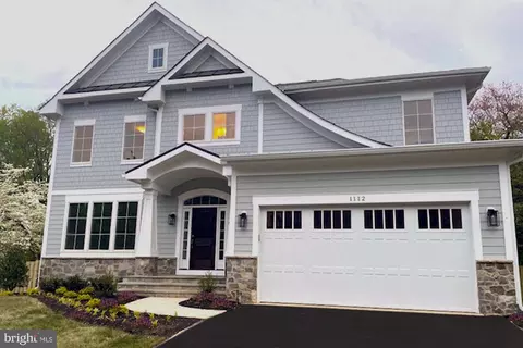1112 Fairway Dr NE, Vienna, VA 22180
