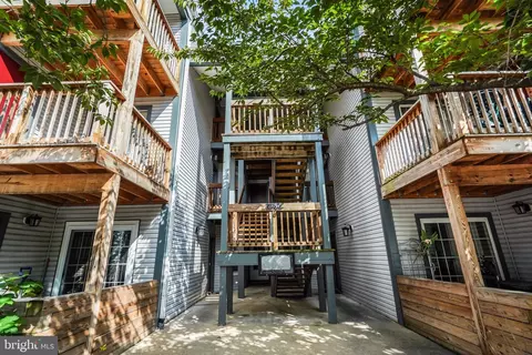 6903 Victoria Dr #6903-J, Alexandria, VA 22310