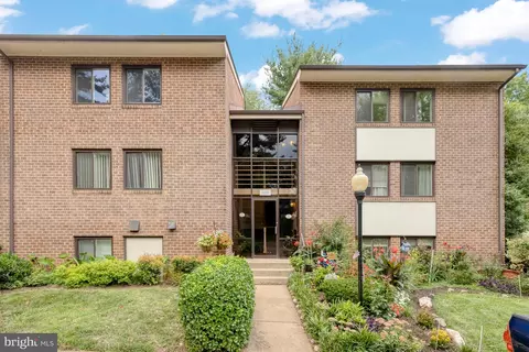 1418 Northgate Sq #11B, Reston, VA 20190