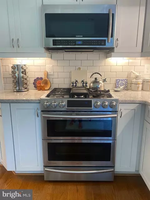 7317 Hogarth St, Springfield, VA 22151 photo 2