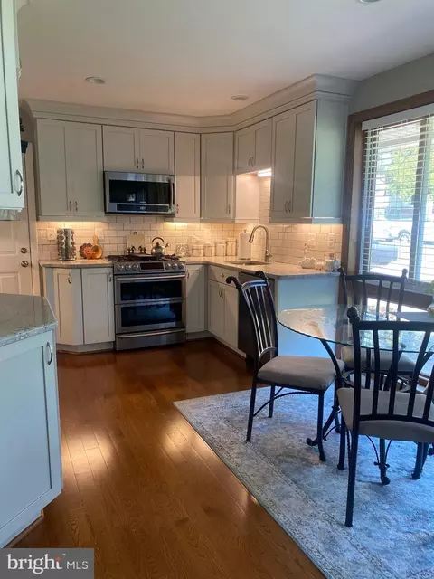 7317 Hogarth St, Springfield, VA 22151 photo 3