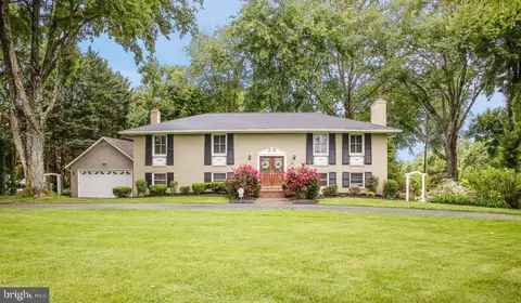 4800 Prestwick Dr, Fairfax, VA 22030