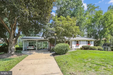 8116 Old Oaks Dr, Springfield, VA 22152 photo 3