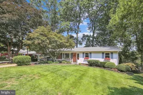 8116 Old Oaks Dr, Springfield, VA 22152 photo 2