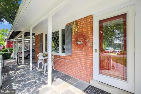8116 Old Oaks Dr, Springfield, VA 22152 photo 8