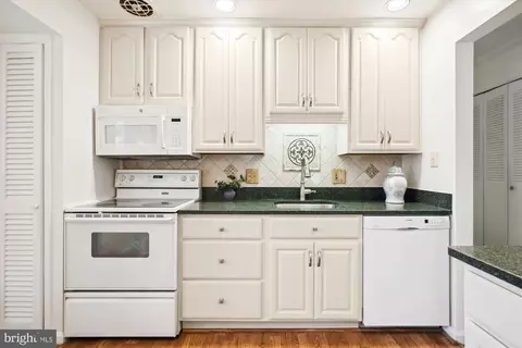 8116 Old Oaks Dr, Springfield, VA 22152 photo 19