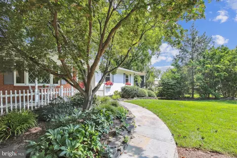 8116 Old Oaks Dr, Springfield, VA 22152 photo 6