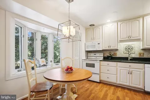 8116 Old Oaks Dr, Springfield, VA 22152 photo 17