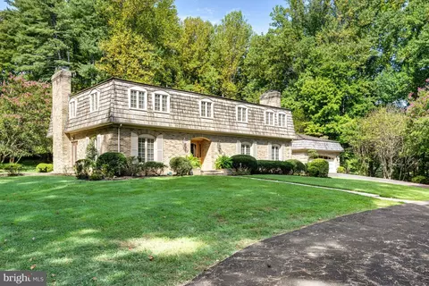 11327 Fairfax Dr, Great Falls, VA 22066