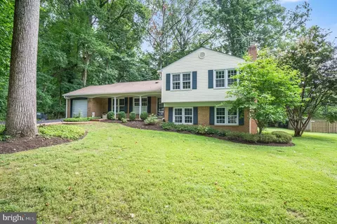 9909 Dale Ridge Ct, Vienna, VA 22181