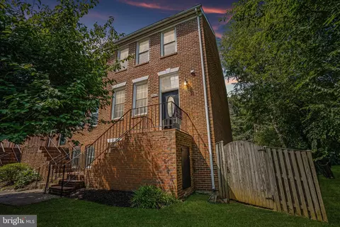 9640 Sutton Green Ct, Vienna, VA 22181