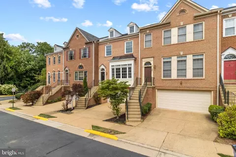 1805 Fawncrest Ct, Vienna, VA 22182